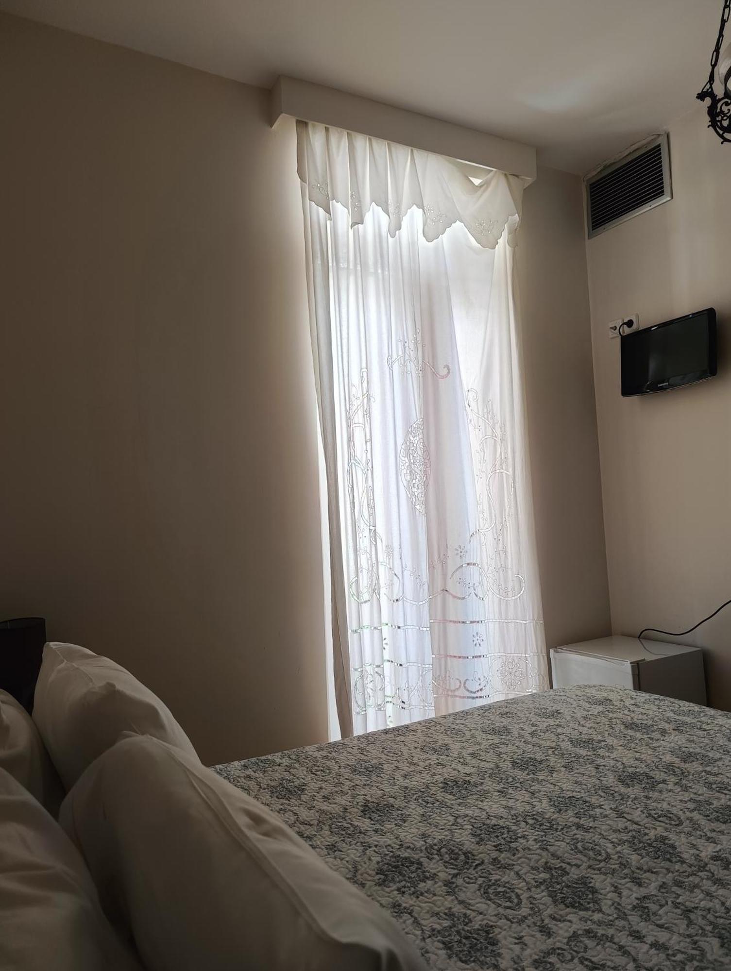Anesis Hotel 루트라 에디프수 외부 사진
